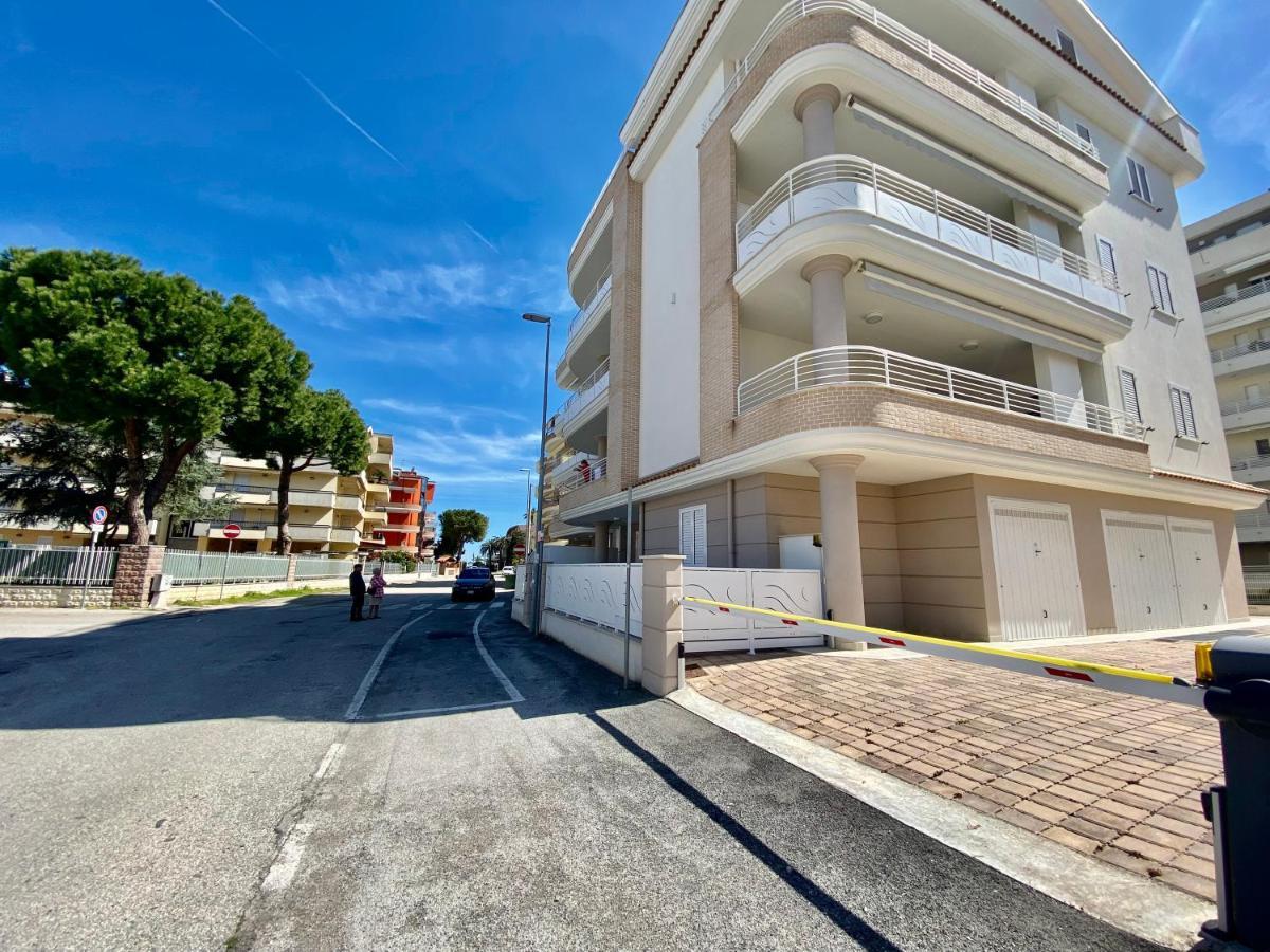 Appartamento Al Mare Con Giardino, Spiaggia E Piscina Alba Adriatica Exterior foto