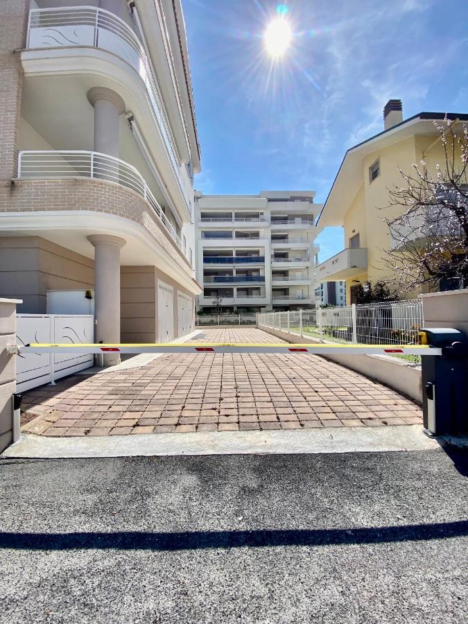 Appartamento Al Mare Con Giardino, Spiaggia E Piscina Alba Adriatica Exterior foto