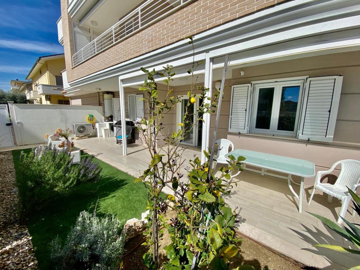 Appartamento Al Mare Con Giardino, Spiaggia E Piscina Alba Adriatica Exterior foto