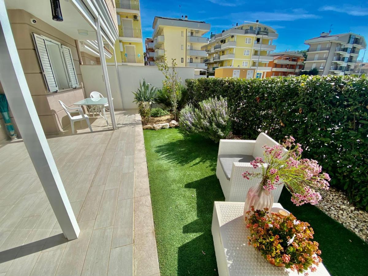 Appartamento Al Mare Con Giardino, Spiaggia E Piscina Alba Adriatica Exterior foto